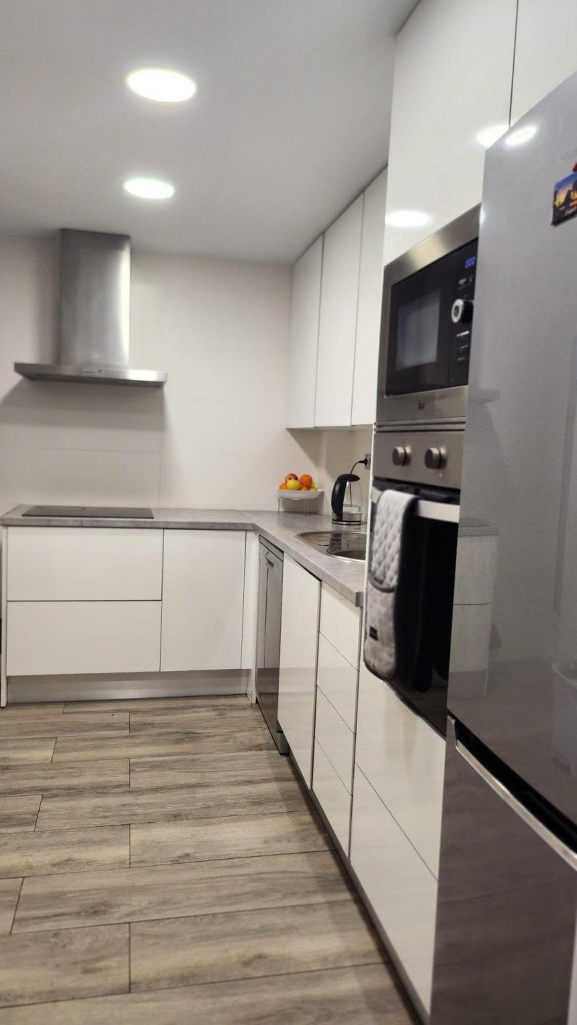 Larambla 3 Bdrm Apartament *